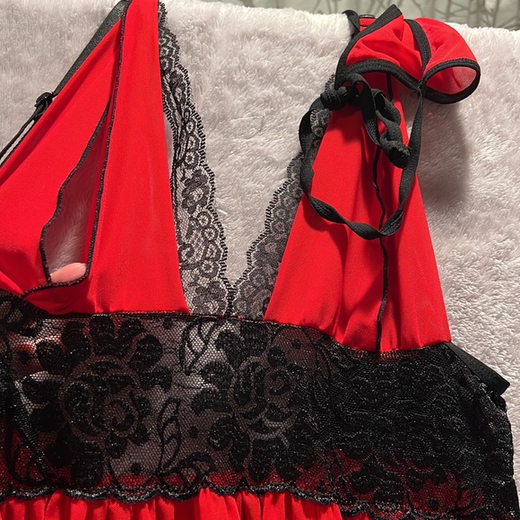 Sexy red and black teddy w/matching thong - Picture 2 of 2